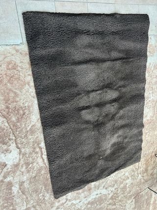 Alfombra marrón suave