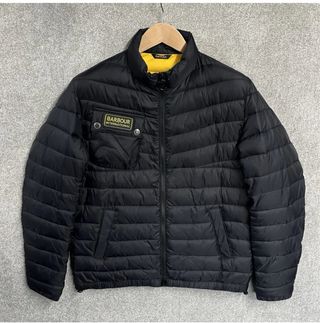 Chaqueta Barbour acolchada negra y amarilla