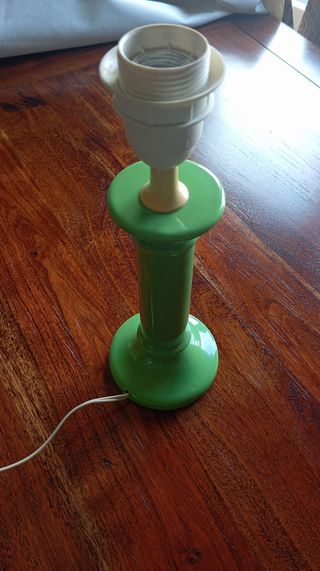 Lámpara de mesa vintage verde y blanca