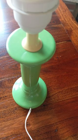 Lámpara de mesa vintage verde y blanca
