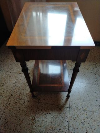 Mesa auxiliar de madera con cajon