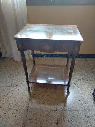 Mesa auxiliar de madera con cajon