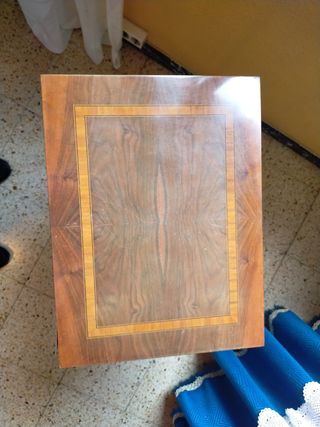Mesa auxiliar de madera con cajon