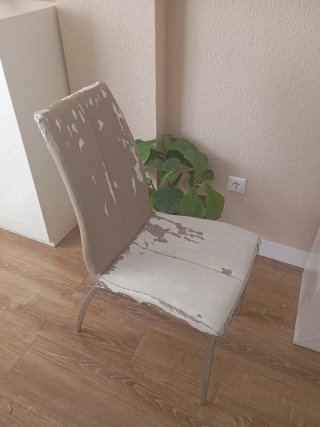 REGALO !  Juego de 4 sillas de comedor beige
