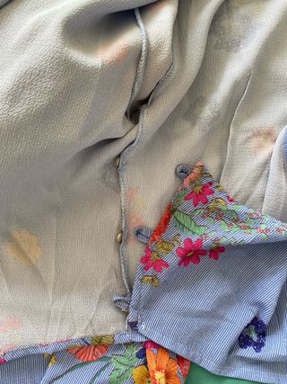 Camisa floral azul bebe con nudo frontal Talla S