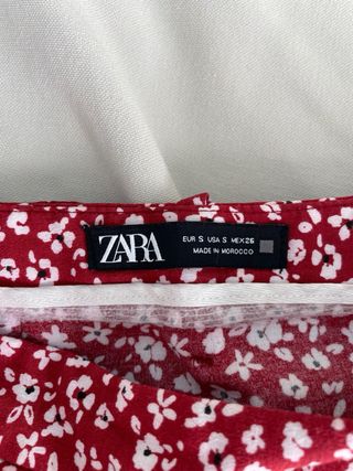 Falda pantalón Zara roja floral