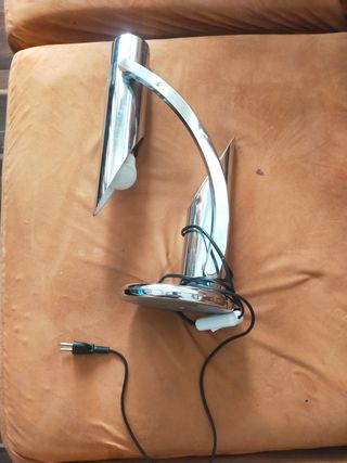 Lámpara de mesa moderna plateada
