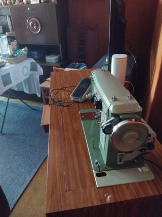 Máquina de coser Alfa verde