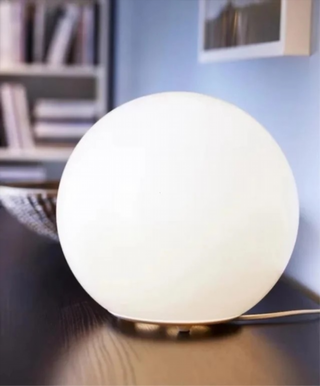 LÁMPARA DE MESA MODELO FADO DE IKEA