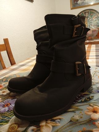 Botines negros mujer con hebilla