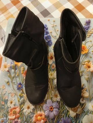 Botines negros mujer con hebilla