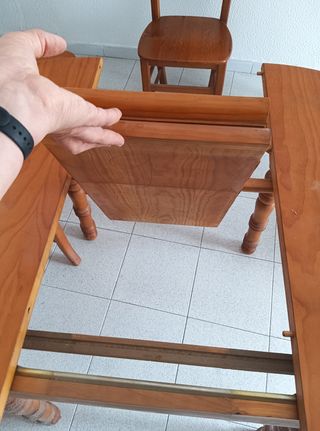 Mesa redonda pino macizo y 5 sillas