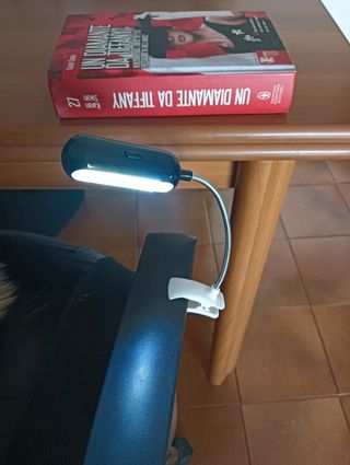 Lampada da lettura portatile con clip
