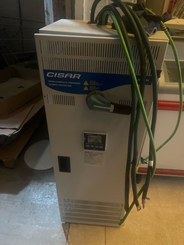 CISAR 的 Batería Automática de Condensadores