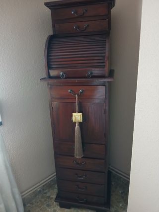 Mueble vintage de madera oscuro