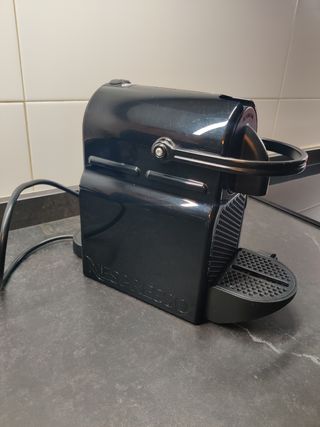Cafetera Nespresso De'Longhi Inissia EN80.B Negra