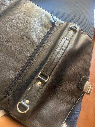 Maletín de piel negro