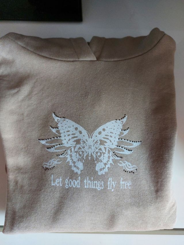 Sudadera Pull&Bear beige con estampado mariposa