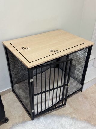 Jaula para perro de metal y madera