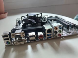 Gigabyte B360M D3H + i5 8400 + 16GB RAM
