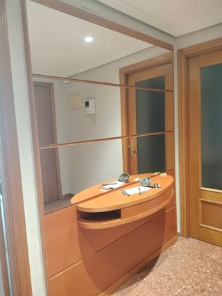Mueble recibidor con espejo