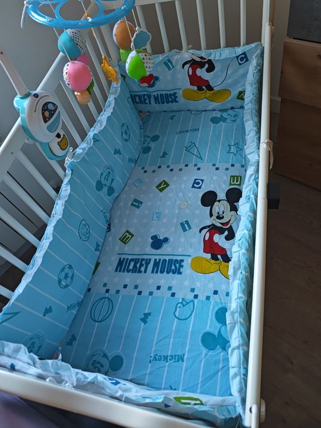 Protectores Cuna Mickey Mouse + Cojín de lactancia
