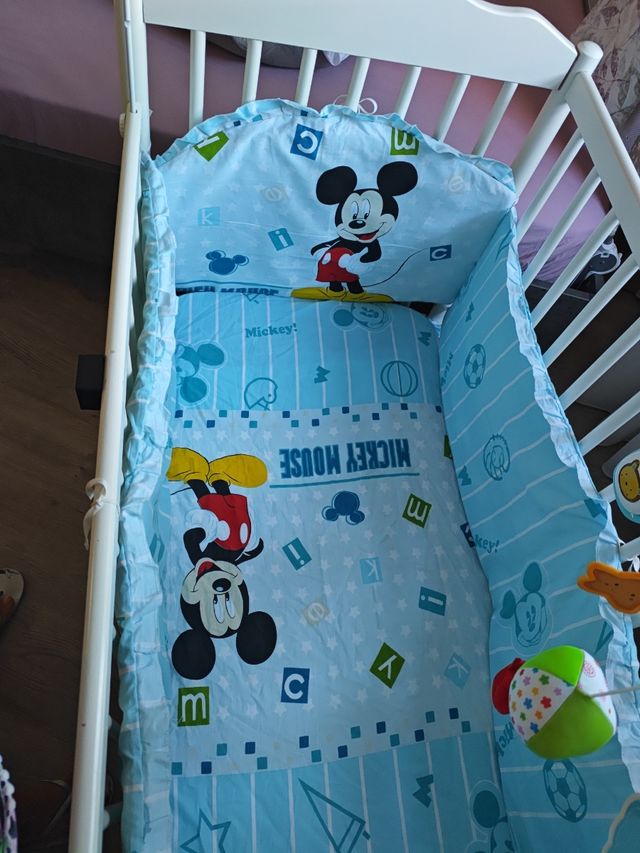 Protectores Cuna Mickey Mouse + Cojín de lactancia