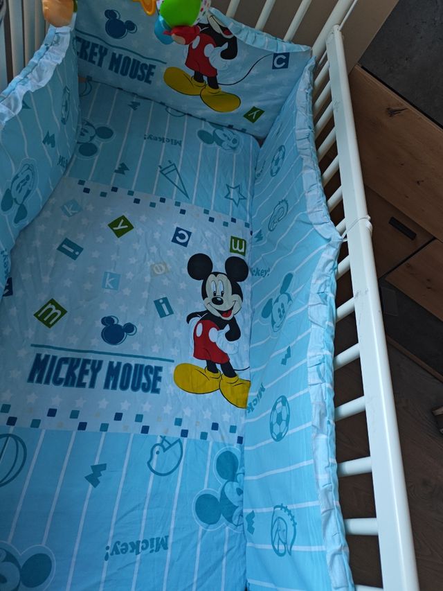 Protectores Cuna Mickey Mouse + Cojín de lactancia