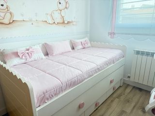 Juego de estor, edredón y cojines rosa