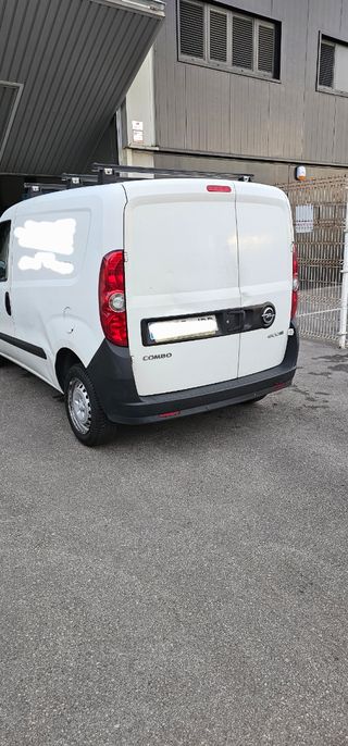 Se limpian vehículos