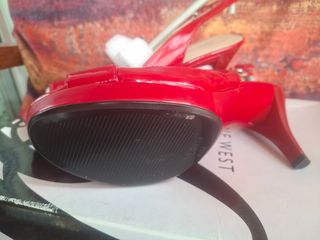 Zapato abierto Nine West rojo charol