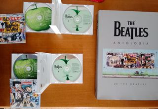 Libro y CDs/DVDs The Beatles Antología