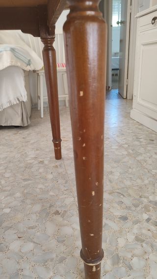 Mesa de comedor de madera