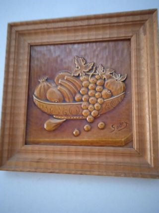 Cuadro antiguo tallado en madera