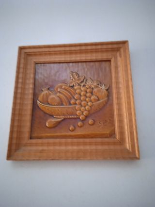 Cuadro antiguo tallado en madera