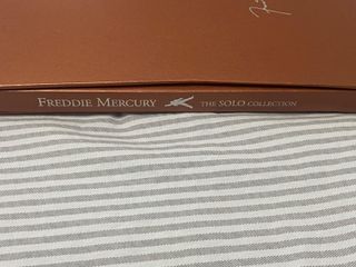 Libro Freddie Mercury The Solo Collection con CDs