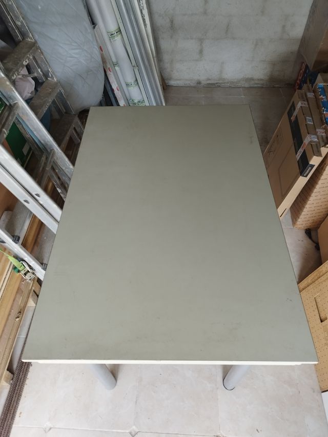 Mesa alta de trabajo
