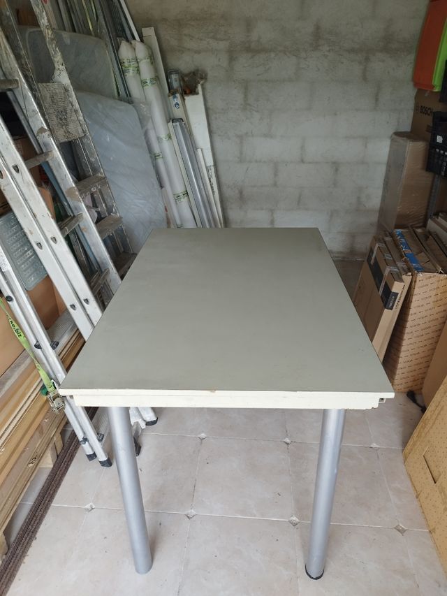 Mesa alta de trabajo
