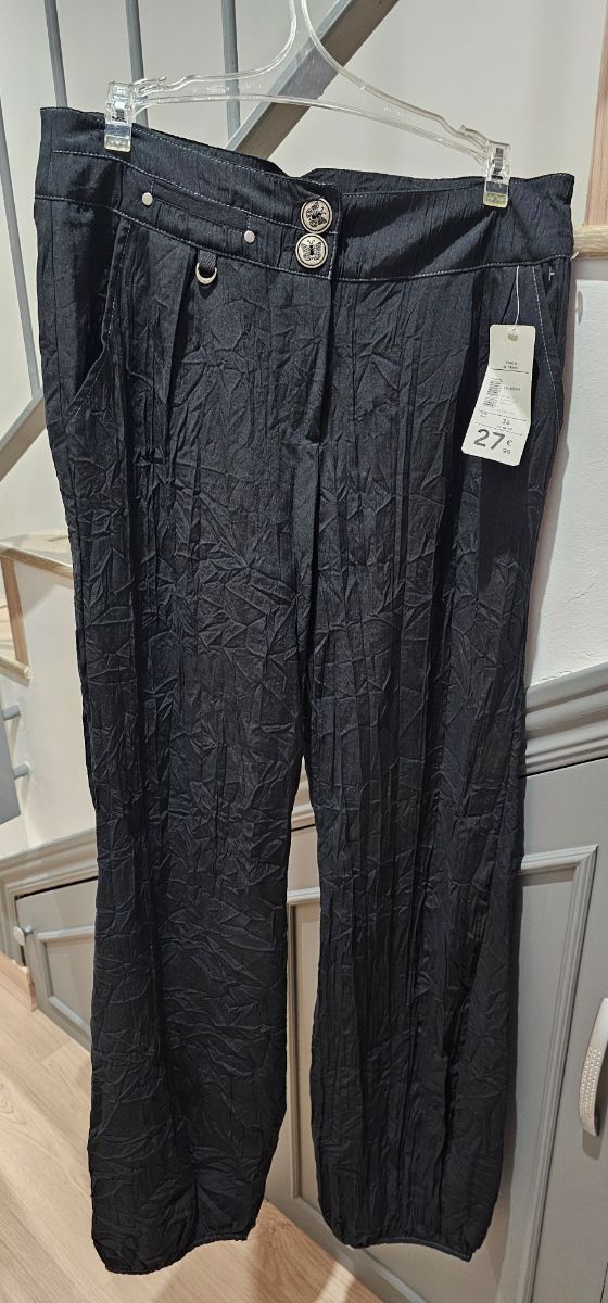 Pantalón ancho Kiabi efecto arrugado