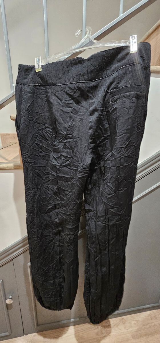 Pantalón ancho Kiabi efecto arrugado