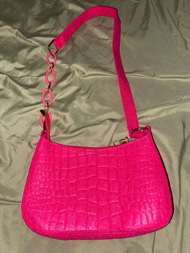 Bolso rosa con cadena