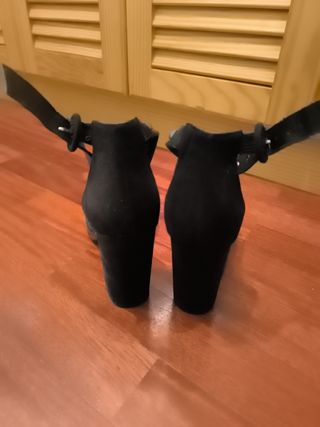Tacones negros talla 39. 