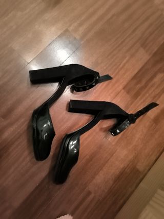 Tacones negros talla 39. 