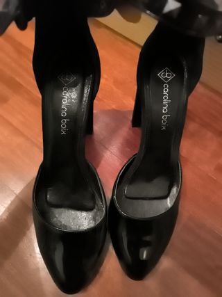 Tacones negros talla 39. 