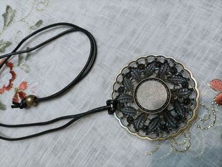 Collana con medaglione/ciondolo rosso e turchese