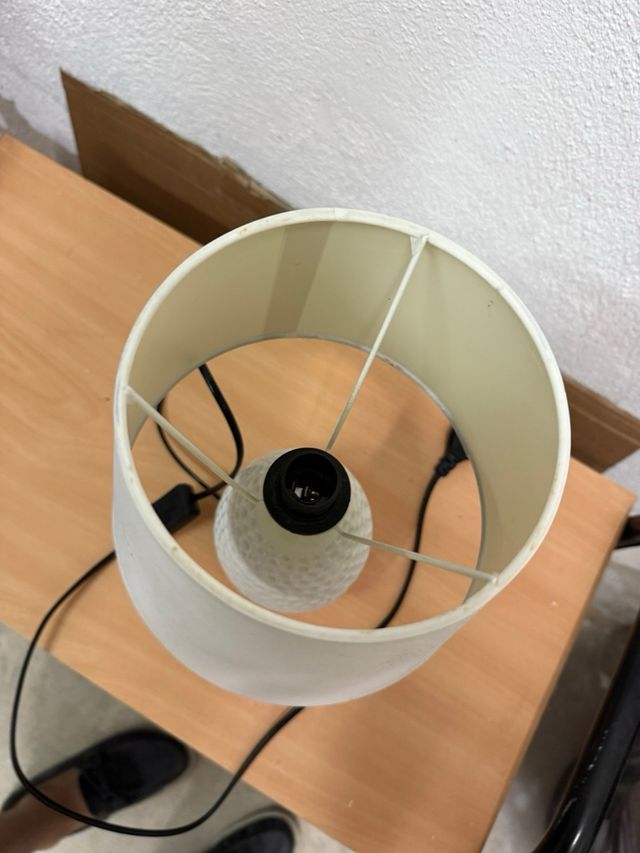 Lámpara de mesa cerámica texturizada