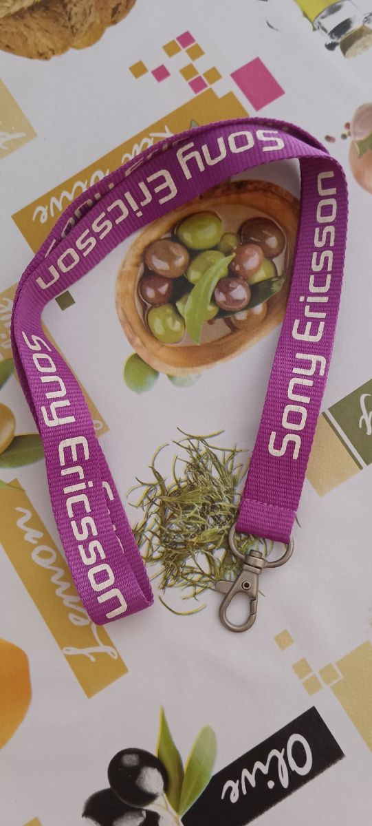 CINTA PARA COLGAR LLAVES O MÓVIL