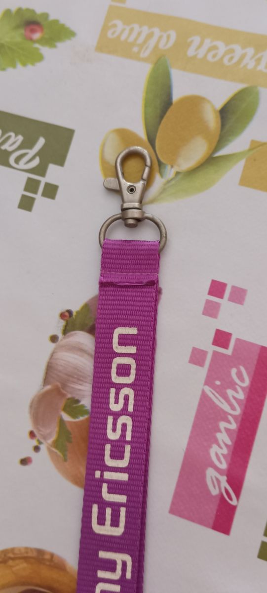 CINTA PARA COLGAR LLAVES O MÓVIL