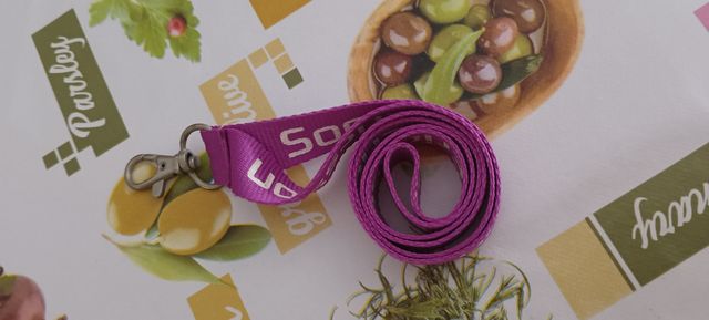 CINTA PARA COLGAR LLAVES O MÓVIL