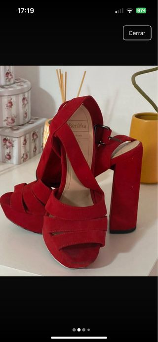 Zapatos de tacón Bershka rojos